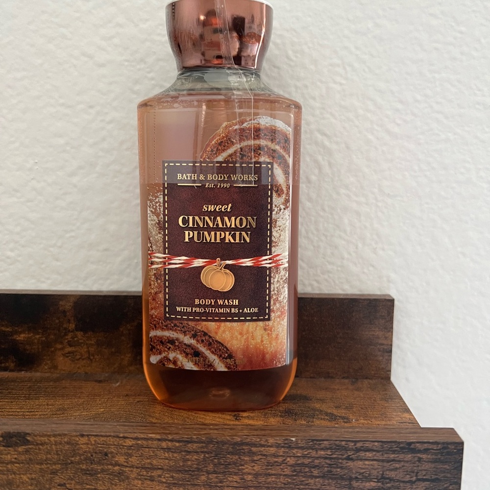 Bath & Body Works Sweet Cinnamon Pumpkin Body Wash - Warm Orange
